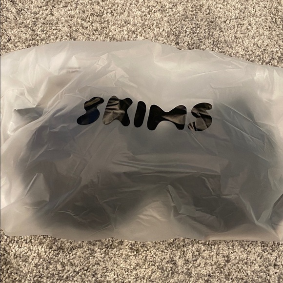 SKIMS Smoothing Intimates Full Coverage Lightly Lined Bra in Onyx, 34DD - Picture 5 of 5